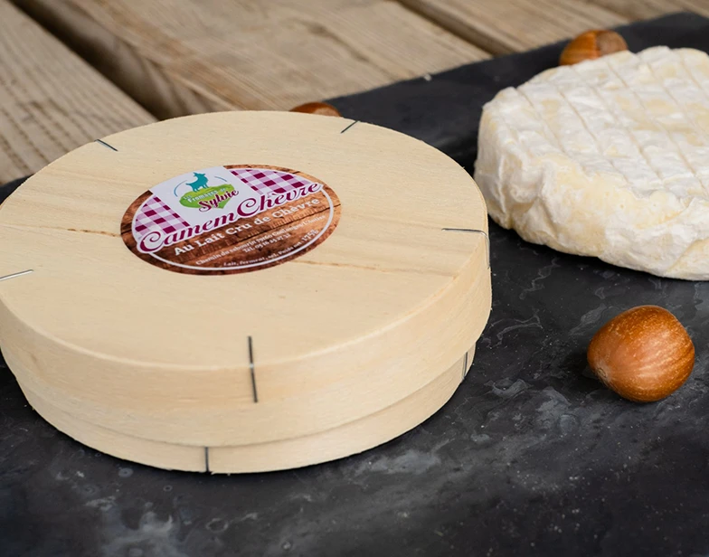 Fabrication du jour à la fromagerie : nos fromages Camem'chèvres